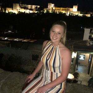 Meet your Posher, Lauren